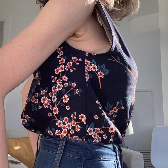3/$30 Navy floral Banana Republic, loose peplum - Picture 5 of 5